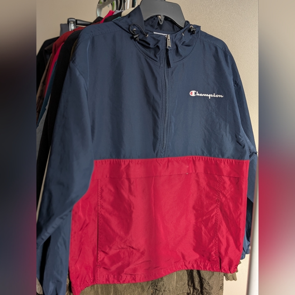 Champion Pull-Over Wind Breaker that Breaks Wind